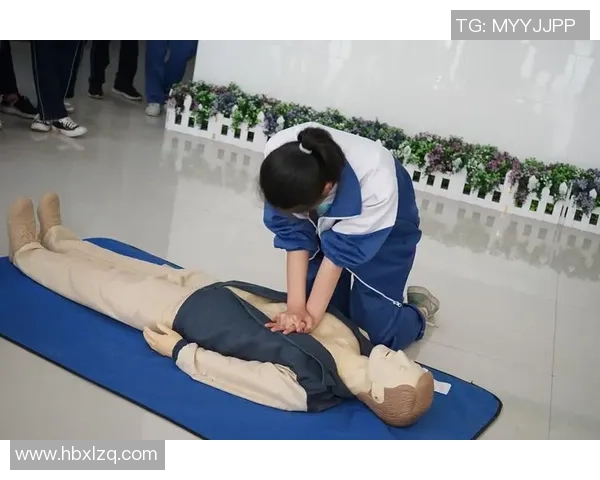 布兰德球星足球展现绿茵风采与团队精神激励青少年追逐梦想